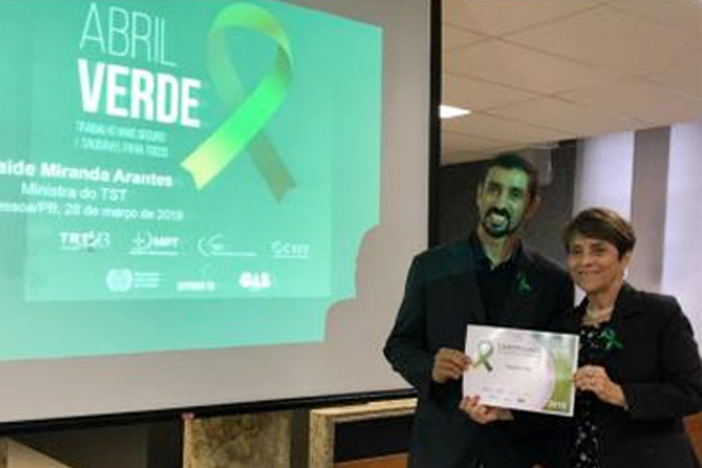 Hospital Visão recebe certificado de empresa parceira da Campanha Abril Verde/2019