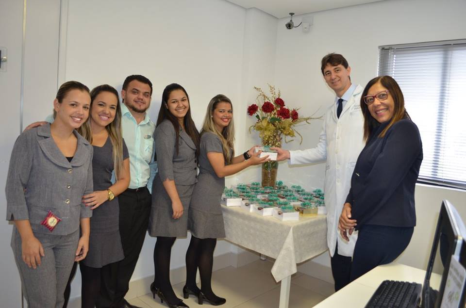 Momento de alegria e partilha de brindes no Hospital Visão